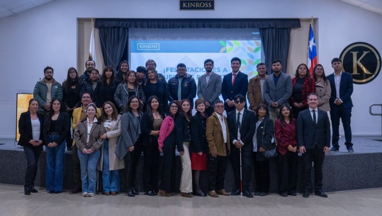 /beca-kinross-beneficia-a-nueve-estudiantes-y-reafirma-mas-de-30-anos-de