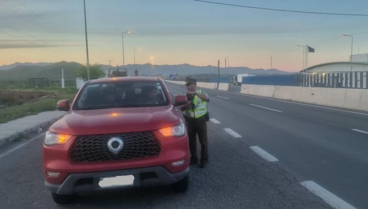 /carabineros-detuvo-conductor-que-fue-sorprendido-a-165-km-h-en-ruta