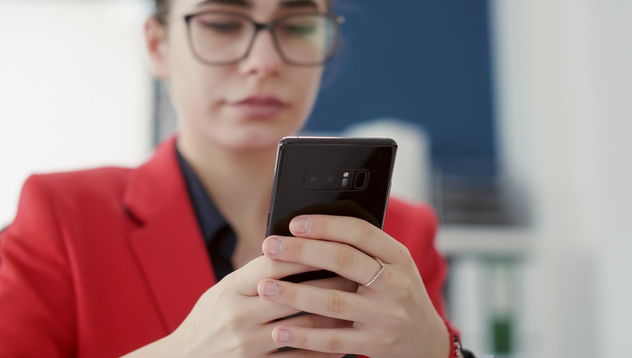 /cambio-de-hora-2026-como-ajustar-tu-celular