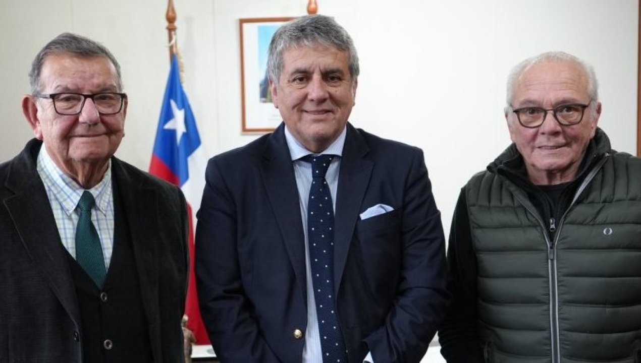 /los-lagos/gobernador-santana-reune-a-los-exintendentes-quinteros-y-brahm-para-abordar