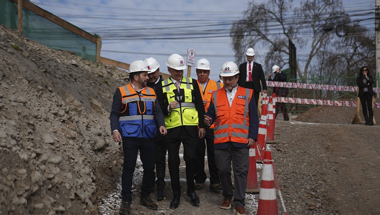 /presidente-encabeza-visita-a-obras-de-la-estacion-padre-hurtado-de-tren
