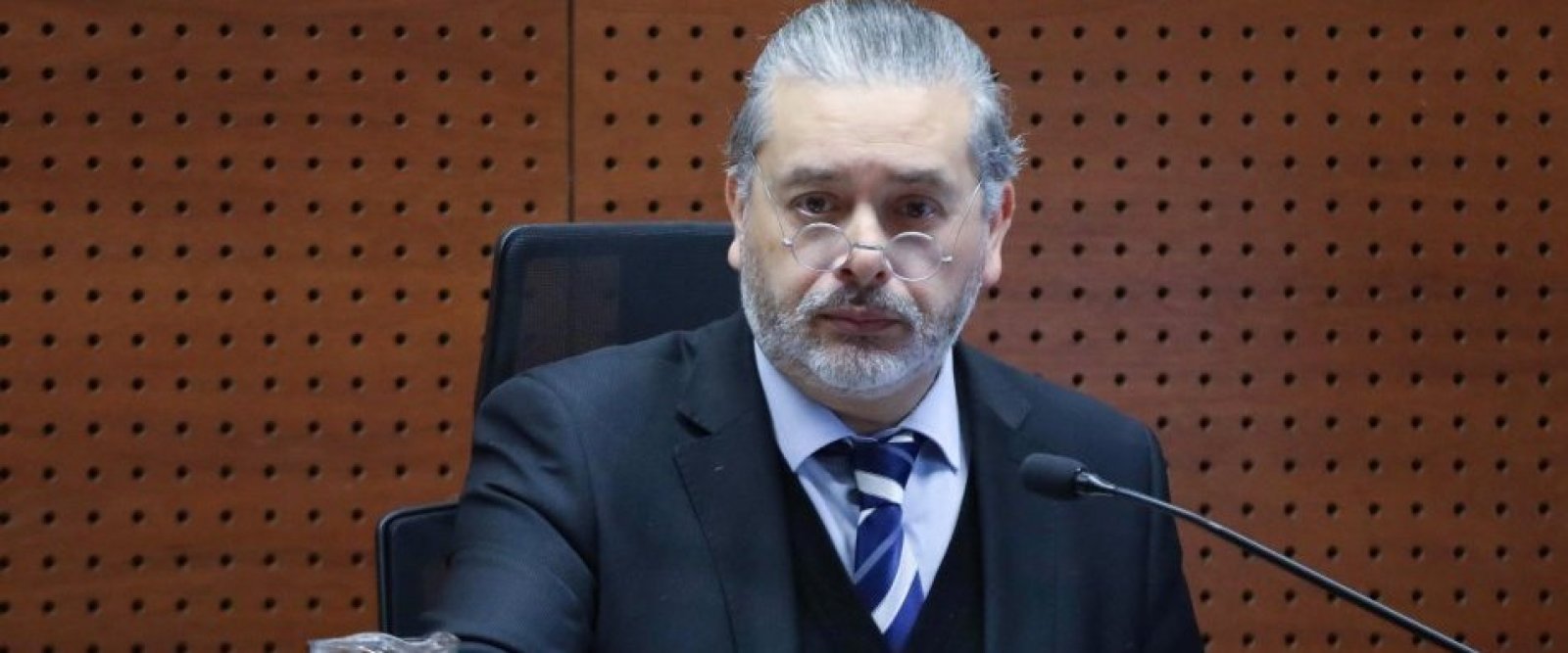 Corte Suprema acuerda remover al polémico juez Daniel Urrutia por viajes durante licencias médicas